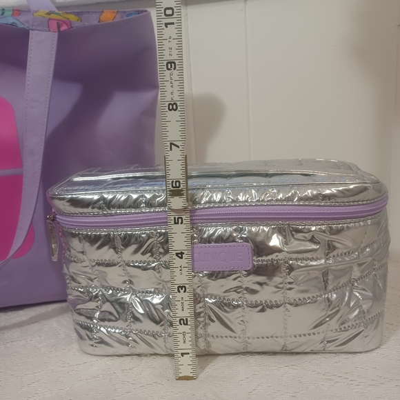 Clinique Bags - Picture 9 of 9